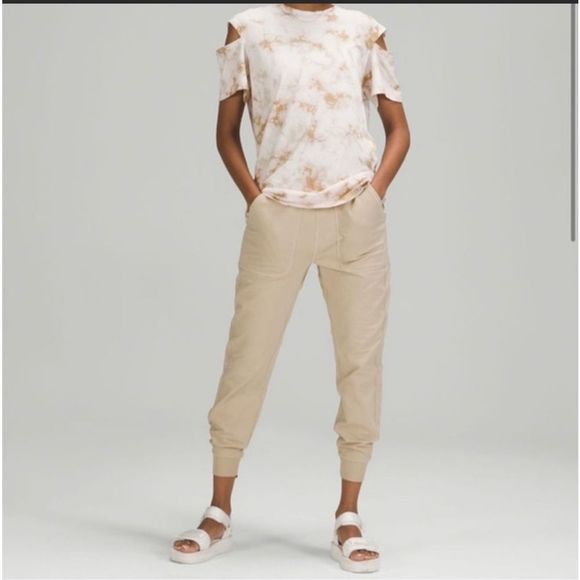 Lululemon pants LA All You Need
Relaxed jogger NWOT size 2 - Picture 2 of 6